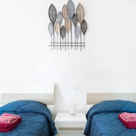 Railway Station Lovely Πάρμα