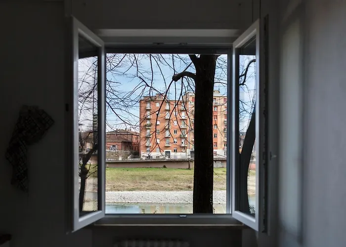 Guesthost - Railway Station Lovely Apartment Parma