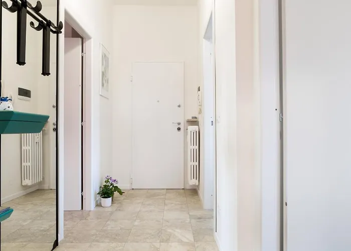 Guesthost - Railway Station Lovely Apartment *