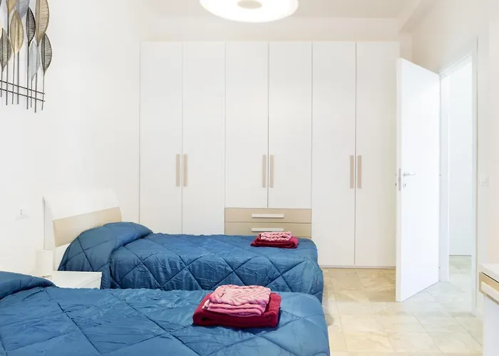 Guesthost - Railway Station Lovely Apartment