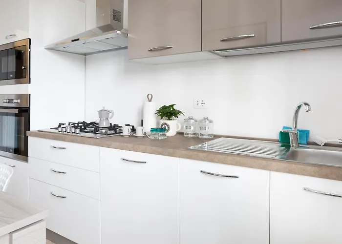 Apartment Guesthost - Railway Station Lovely Parma