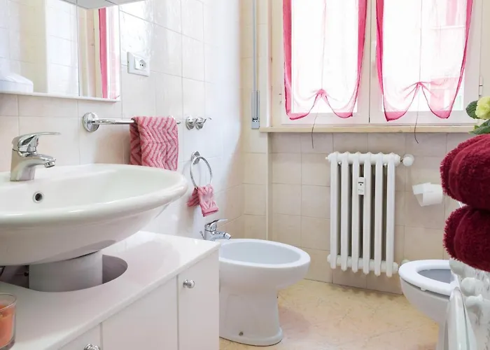 Guesthost - Railway Station Lovely * Parma